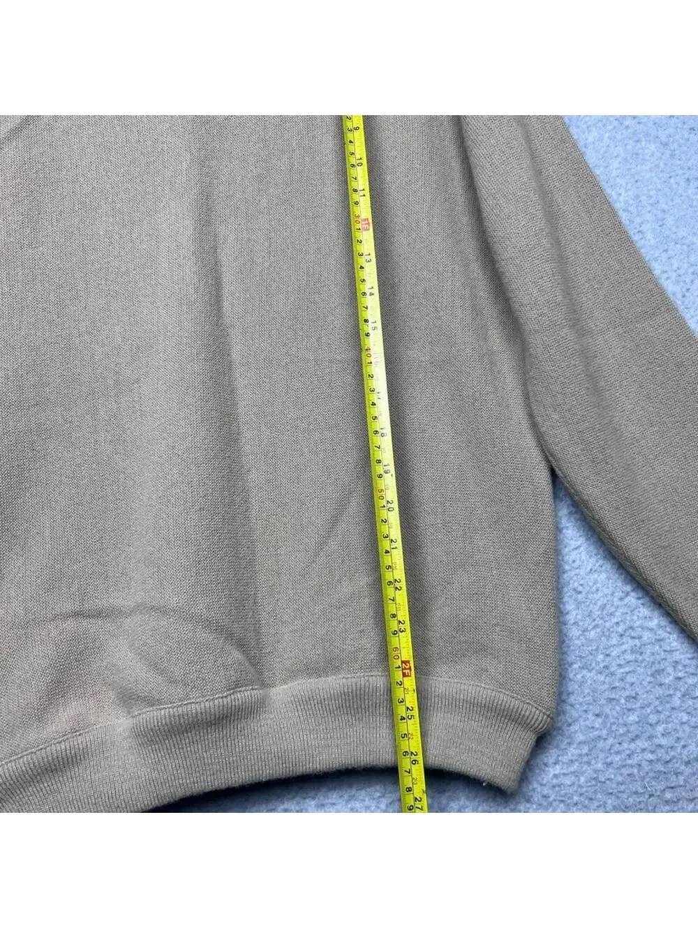 VTG Izod Lacoste Tan V-Neck Sweater M Camel Alligator Logo Old Money Preppy 90s